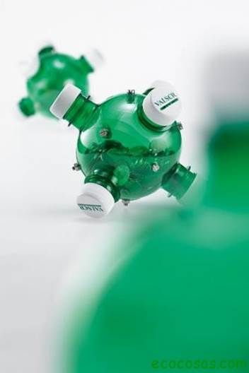 http://ecocosas.com/wp-content/uploads/2012/07/hucha-botella-plastico.jpg